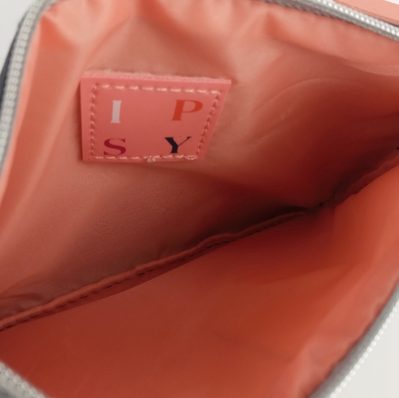 IPSY NWOT make up bag - Picture 2 of 4